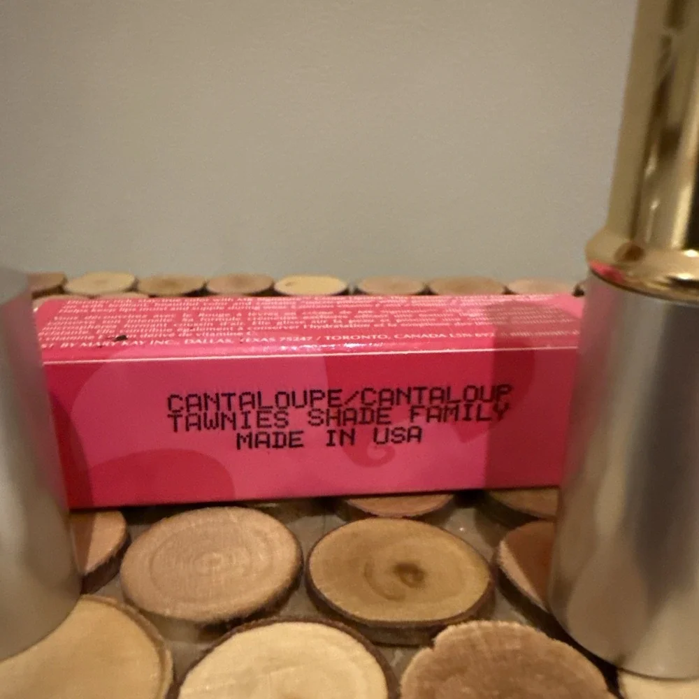 MARY KAY Signature Creme Lipstick Cantaloupe‎ #906900 NICKED TIP